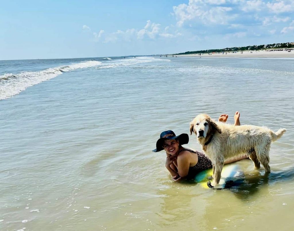 Timber and Johanna on the beach